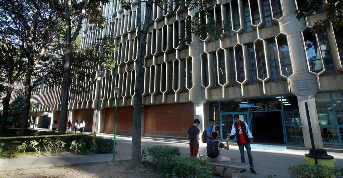 UCAB campus building with a honeycomb-style facade