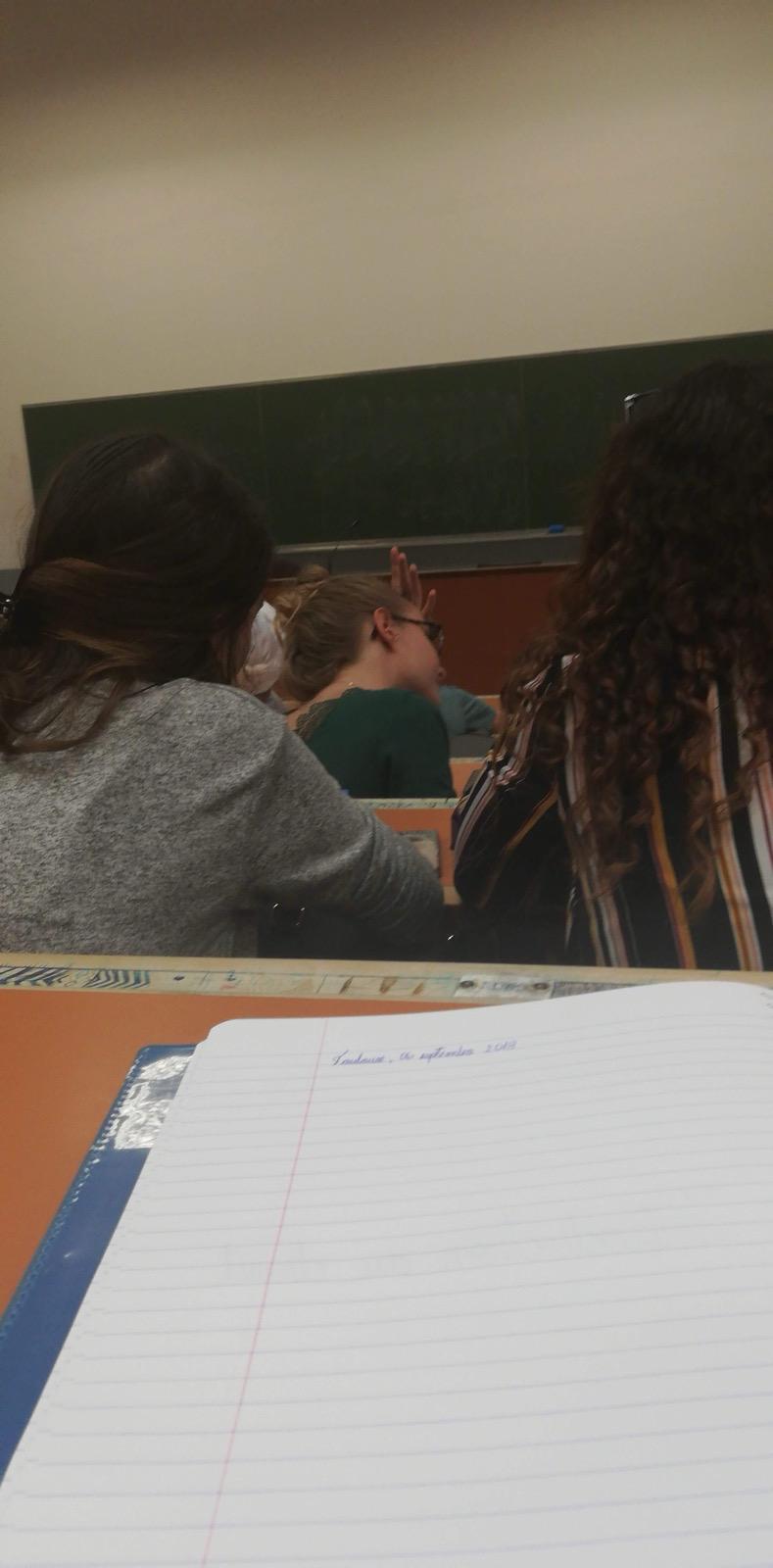 Students in the lecture hall before the first Macroeconomics I class